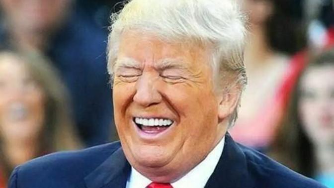 Why doesn't Trump wear glasses?
