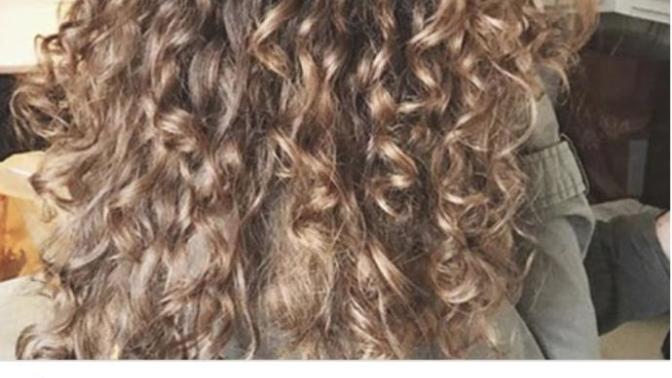 Which hair colour looks better on curly hair?