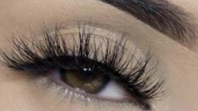 Which eyelash do you like more?