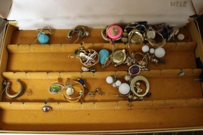 Auction up, more Jewelry maybe more Gold ,best ?