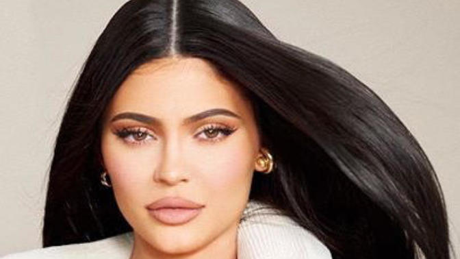 Who’s more attractive: Kylie Jenner or hailee steinfeld?