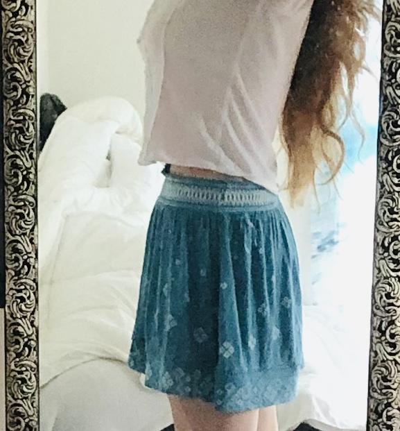 Last clothing question for the week βοΈππ Do you notice anything funny about my BLOUSE : Uneven lines, Pattern out of place, Bra straps showing etc?