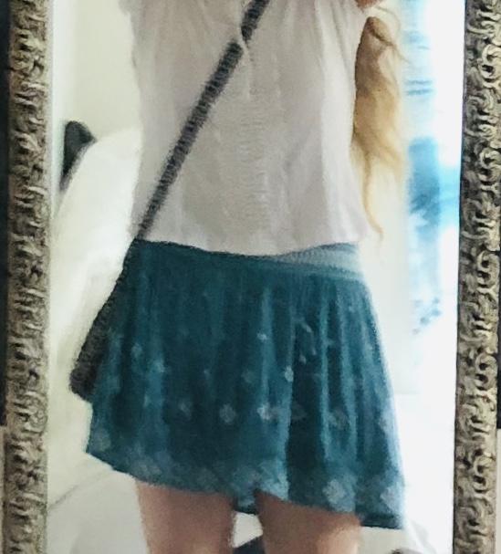 Last clothing question for the week βοΈππ Do you notice anything funny about my BLOUSE : Uneven lines, Pattern out of place, Bra straps showing etc?
