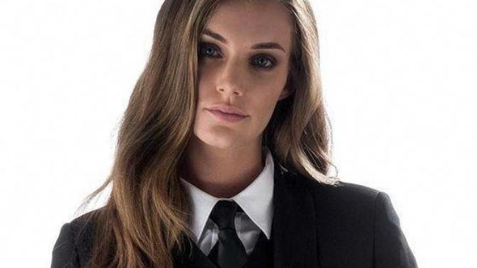 Guys, do you find it sexy when a woman wears a three piece suit?