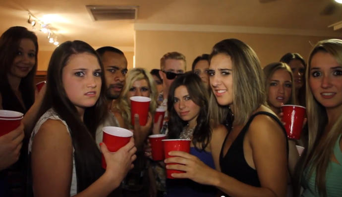 Women dont talk about money? Could it be, that women dont feel comfortable talking about money?