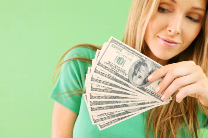 Women dont talk about money? Could it be, that women dont feel comfortable talking about money?