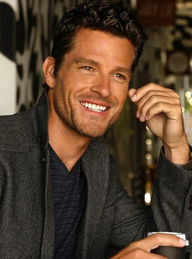 In what ways do you think men and women experience love and heartbreak differently?