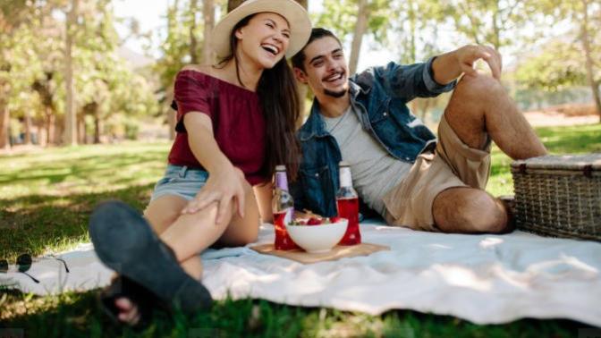 How do you all feel about picnic dates?