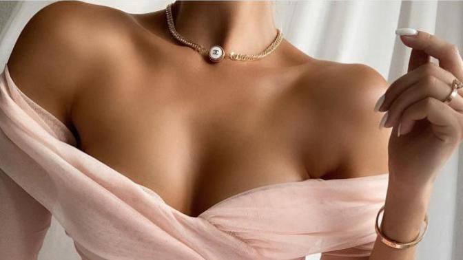 Which Dress Is Better For A Dinner Date?