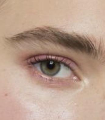 Which eye makeup do you find more attractive?