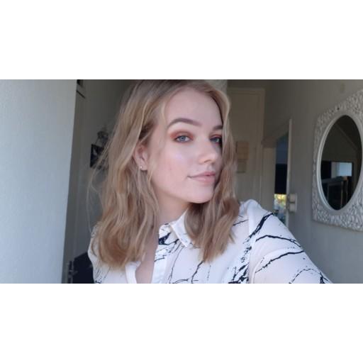 Do guys really prefer women who wear minimal makeup?