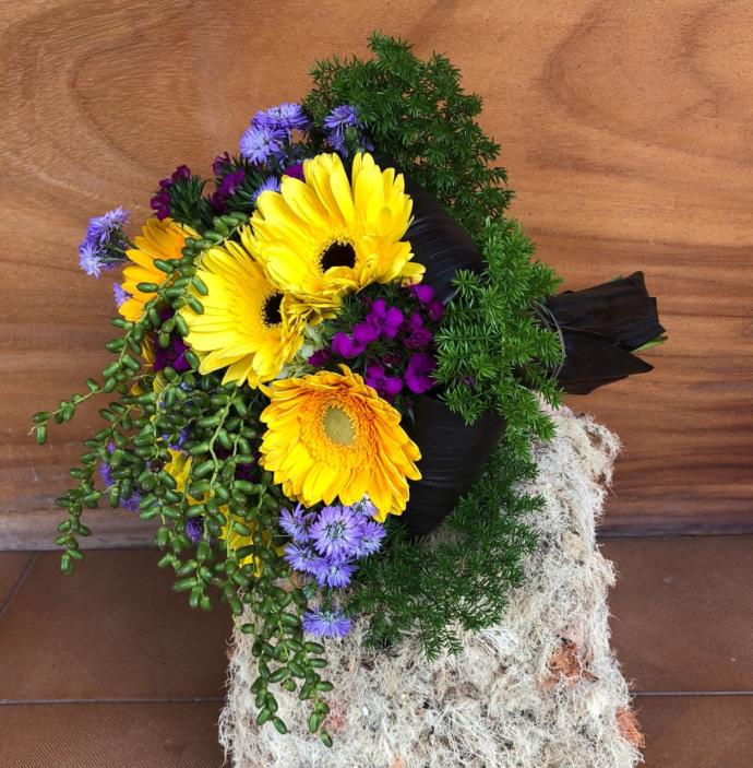 Which sympathy flowers it is more appropriate to give the family of a deceased person?