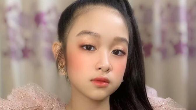 Would you let your 11-year-old daughter wear makeup like this?
