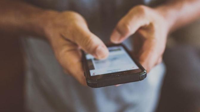 After a date, are guys expected to keep texting a girl once it's established they like each other?