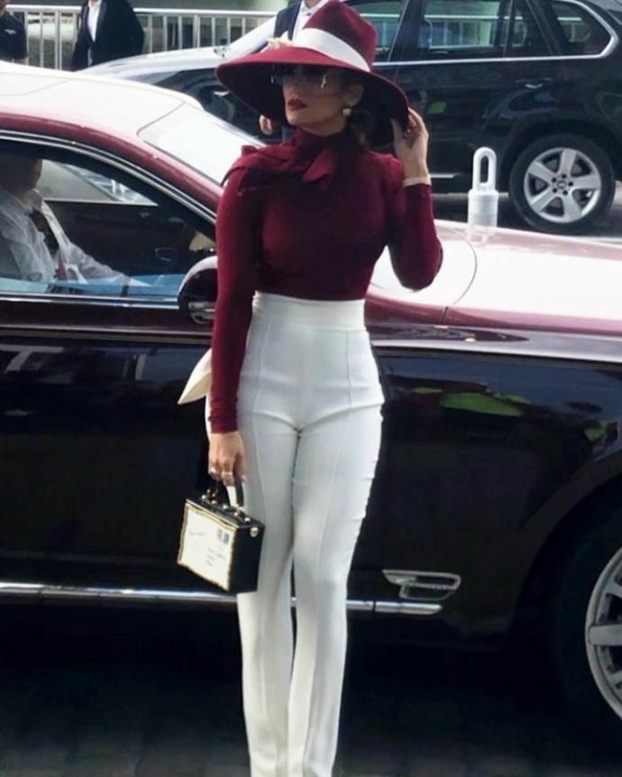 Whats the most attractive fashion style for a woman?