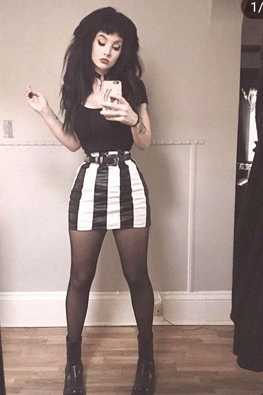 Whats the most attractive fashion style for a woman?