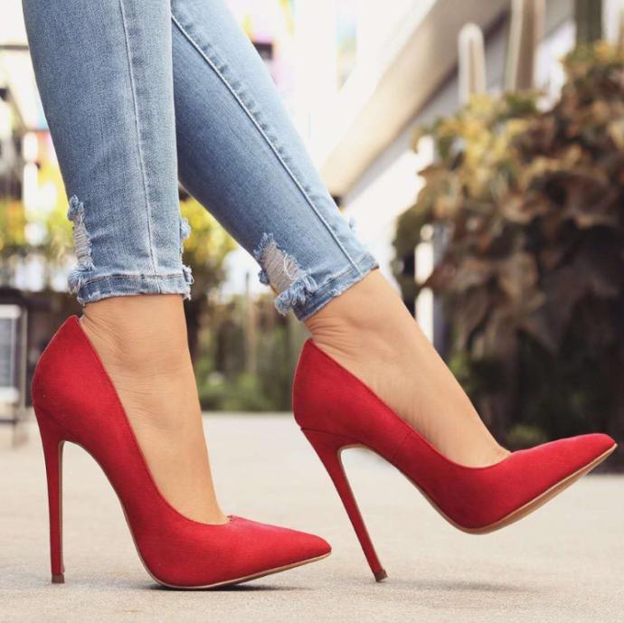 Guys, which heels on a girl for a flirty date?