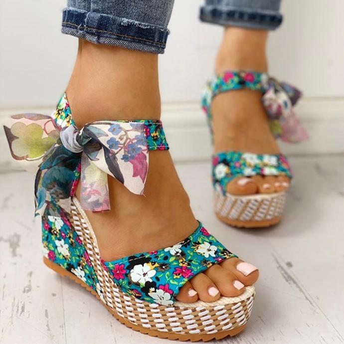 Guys, which heels on a girl for a flirty date?
