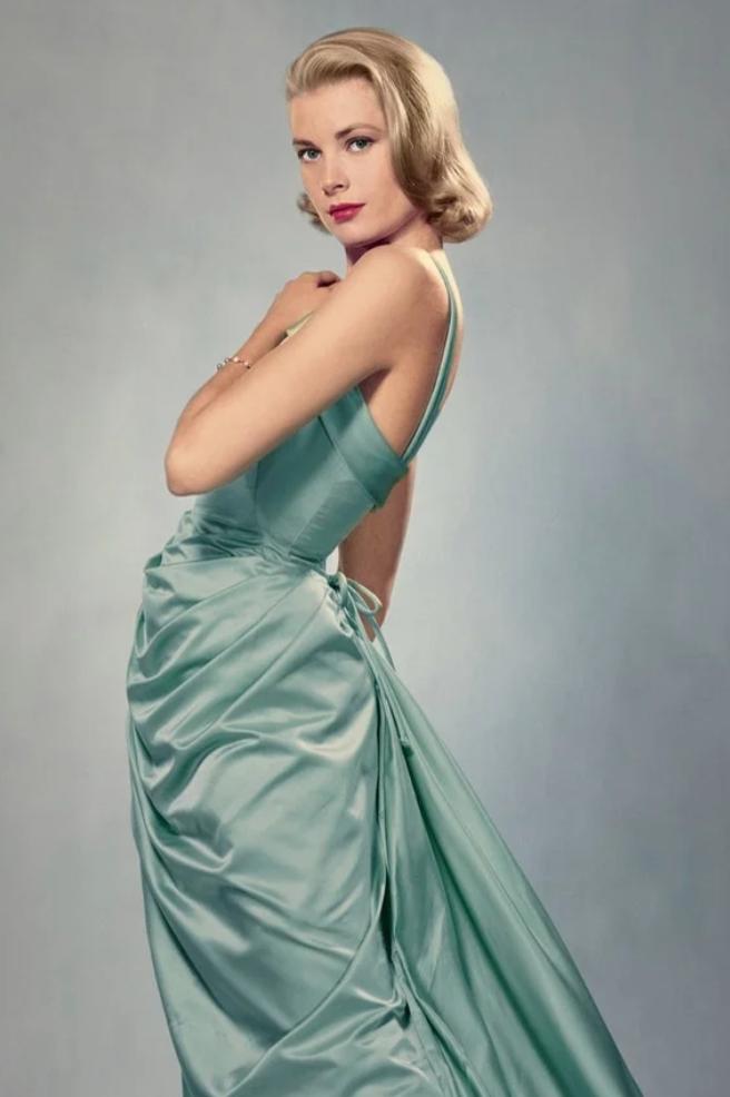 Do you think this woman is pretty?