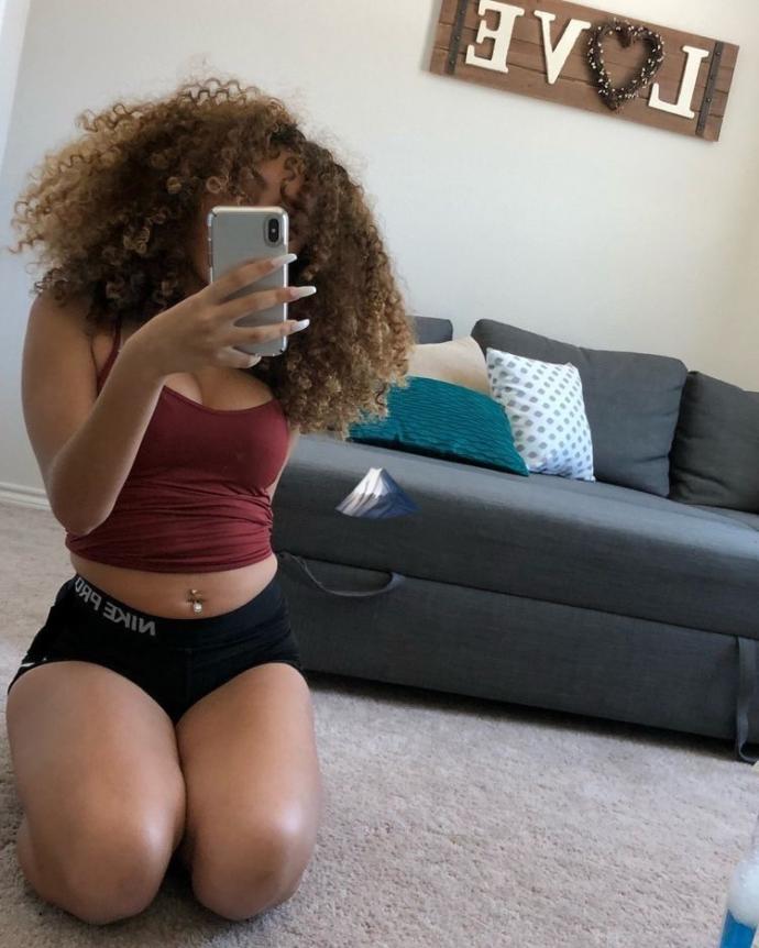 Belly piercing 🤯?