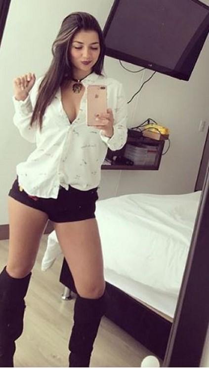 Which way is Columbian model, Stefania Sanchez, best dressed?