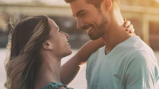 Guys: what’s your eye and hair color and what eye and hair color attracts you more?