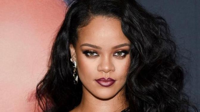 Guys, what facial features do you find attractive on Rihanna?
