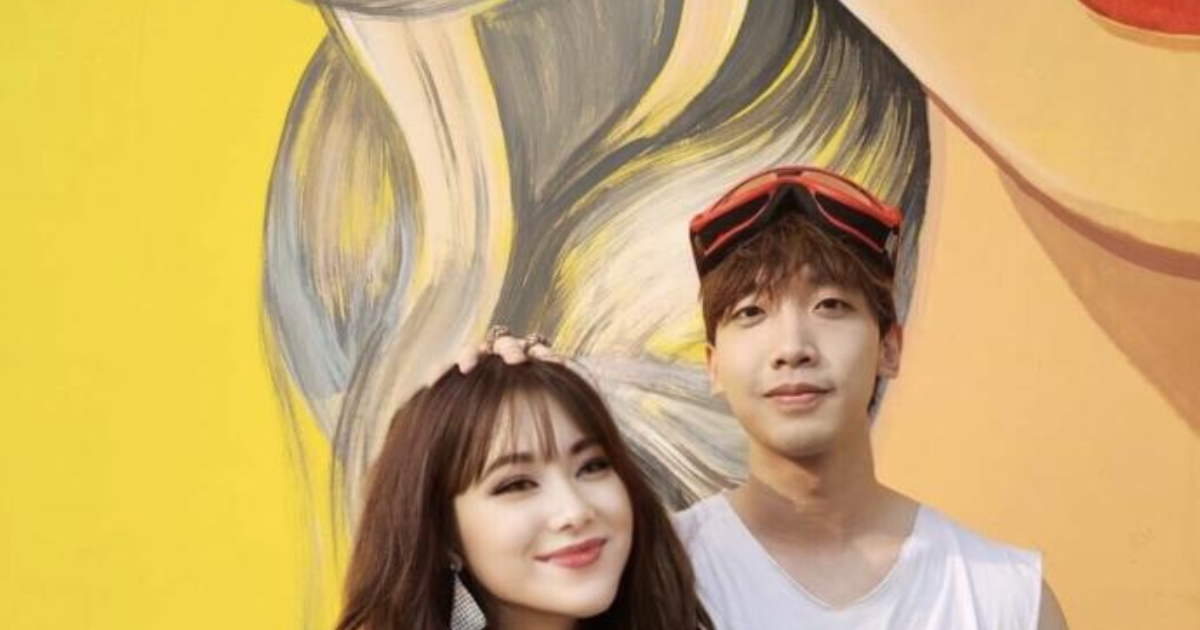 What are the disadvantages of dating someone famous? - GirlsAskGuys