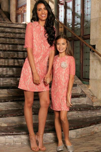 Do you think mothers and daughters ought to wear similar type dresses or clothes?