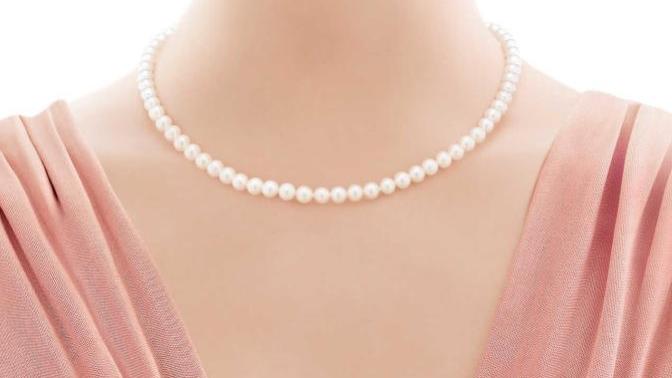 What do you think of classic pearl jewelry on women?