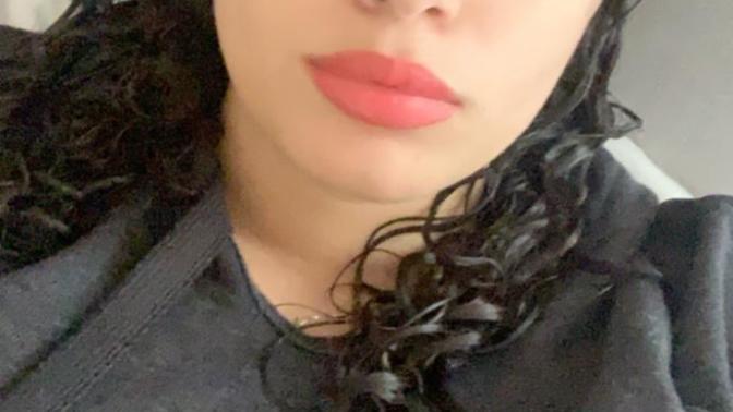 How is this lipstick color? is it peach?