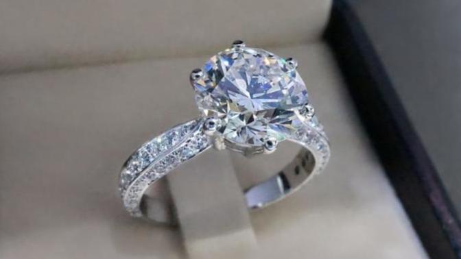 I'm scared my boyfriend won't propose even though we discuss getting married pretty often. Why do I feel like this?