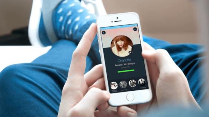 How important is age when dating? Do you set the range when you're online dating?