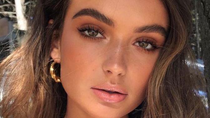 Which makeup look for a night out with my girlfriends going out to eat and going shopping after?