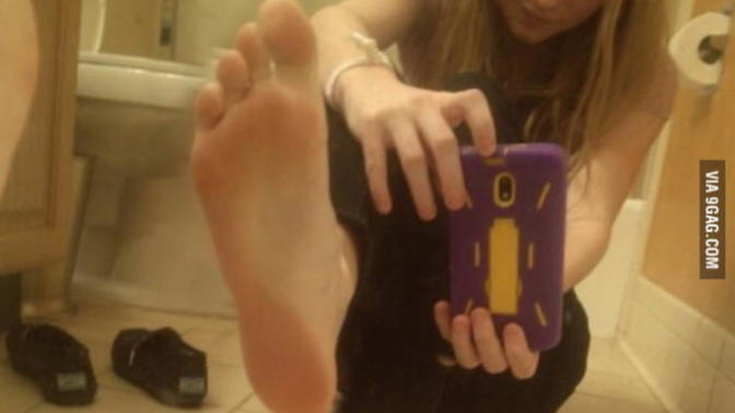Would you date someone with 4 toes on each foot?