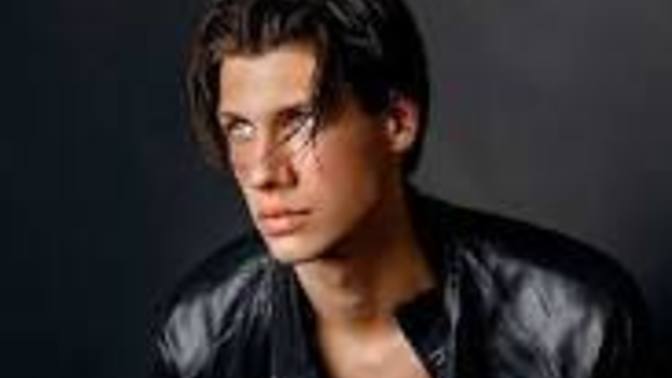 How do you feel about guys that straighten their hair?