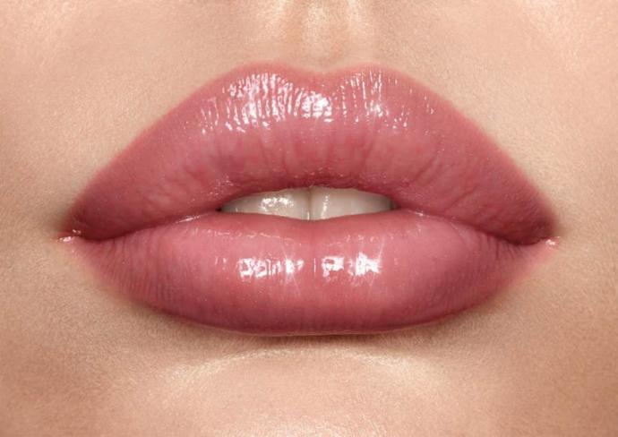 Guys, do you find matte lips or glossy lips more attractive on girls?