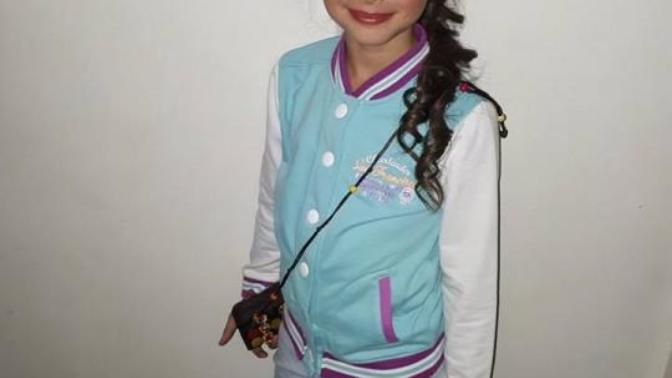 Is it better that young girls wear makeup or go without it?