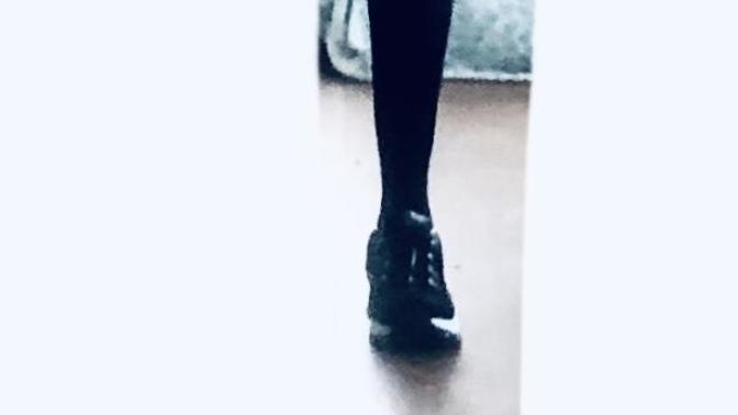 First time ever wearing Sneakers😀 (pictures so bad they are cool 😎 - in my opinion- So much Sunlight 🌞👻🙃)?