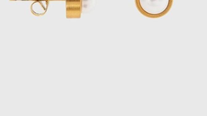 What do you think about this jewelry as birthday gift for my girlfriend?
