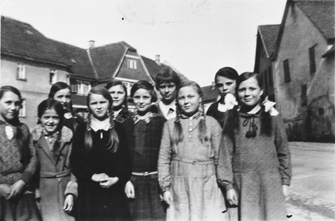 Jewish and Non Jewish Germans looked pretty much the same. Why did the Germans go insane in WWII with the killing?