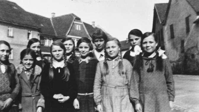 Jewish and Non Jewish Germans looked pretty much the same. Why did the Germans go insane in WWII with the killing?