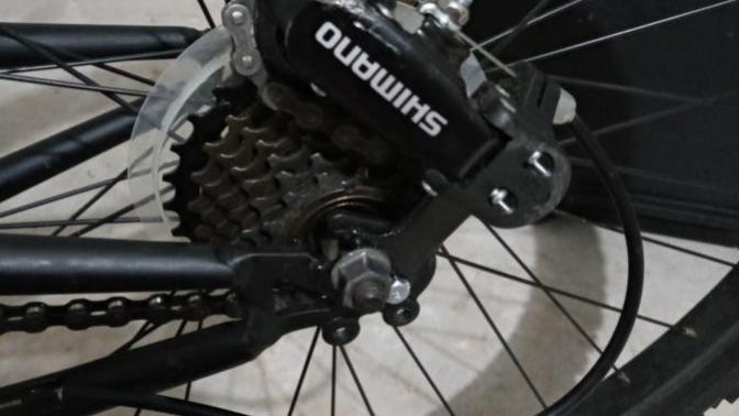 Does anyone know how to remove the back tire on a hyper havoc mountain bike?
