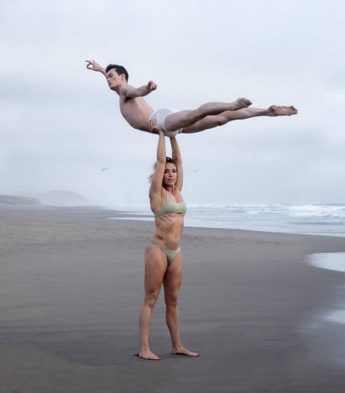 Photoshop or not? Or can girls / woman be really this strong?