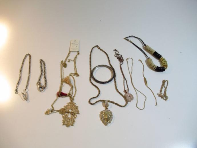 New auction , not great but I think there is gold and silver in it. ?