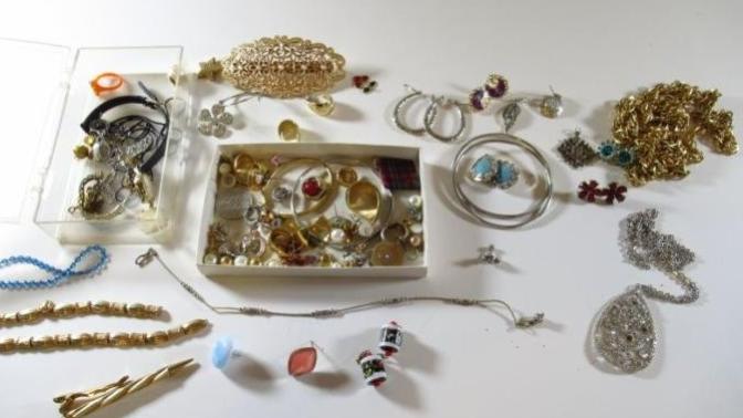 New auction , not great but I think there is gold and silver in it. ?