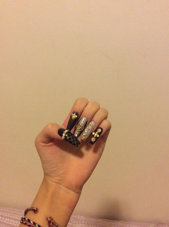 What do you think of these long as heck fake nails?