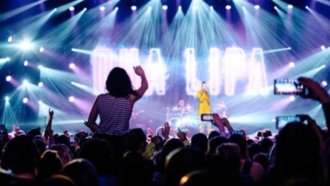 Is college degree useless for people who want to have experience based careers in Entertainment or Arts?