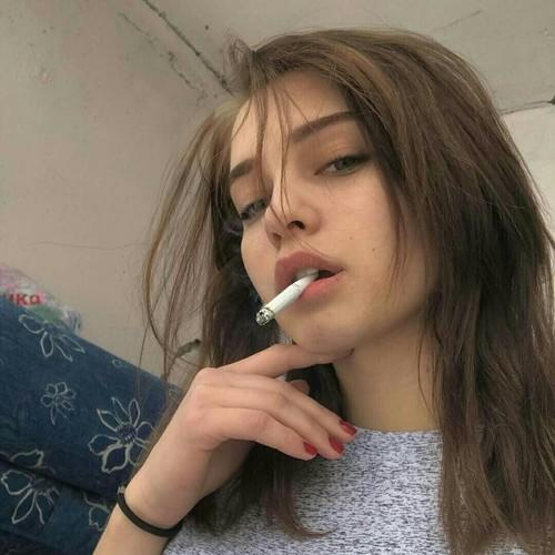 Guys, exactly what type of smoking bothers you from a girl?