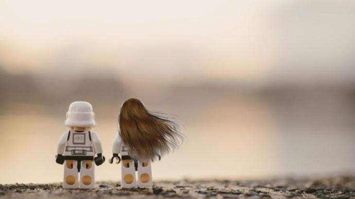 Do you think that men and women generally get along well together?